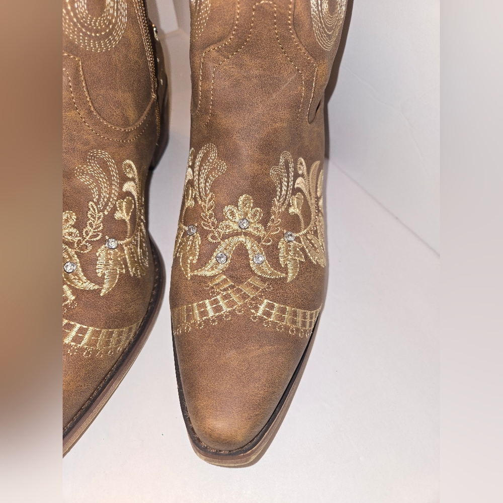 Women's sz 12 Brown Embroidered Western Boots with Rhinestones - Picture 3 of 13